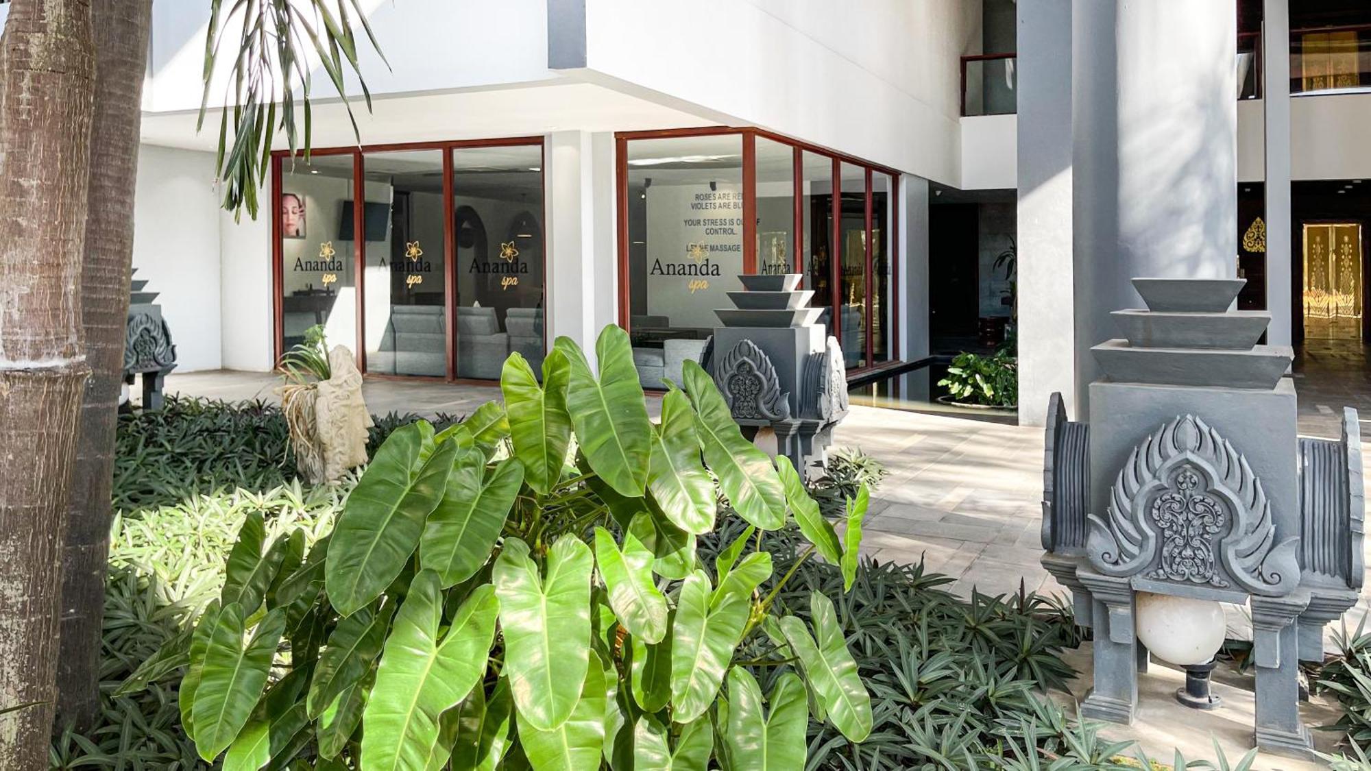 Pacific Hotel & Spa Siem Reap Exteriör bild