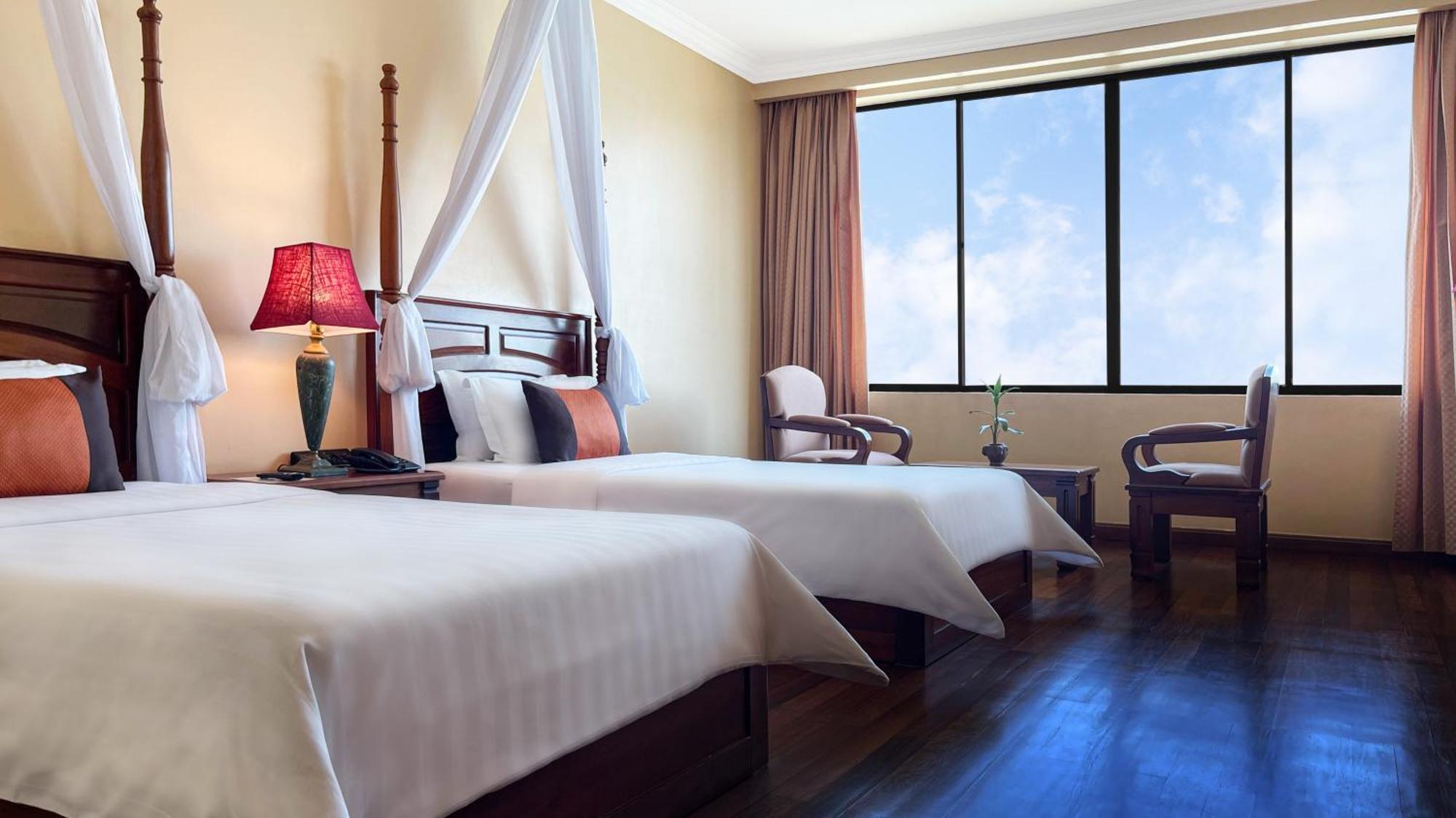 Pacific Hotel & Spa Siem Reap Exteriör bild