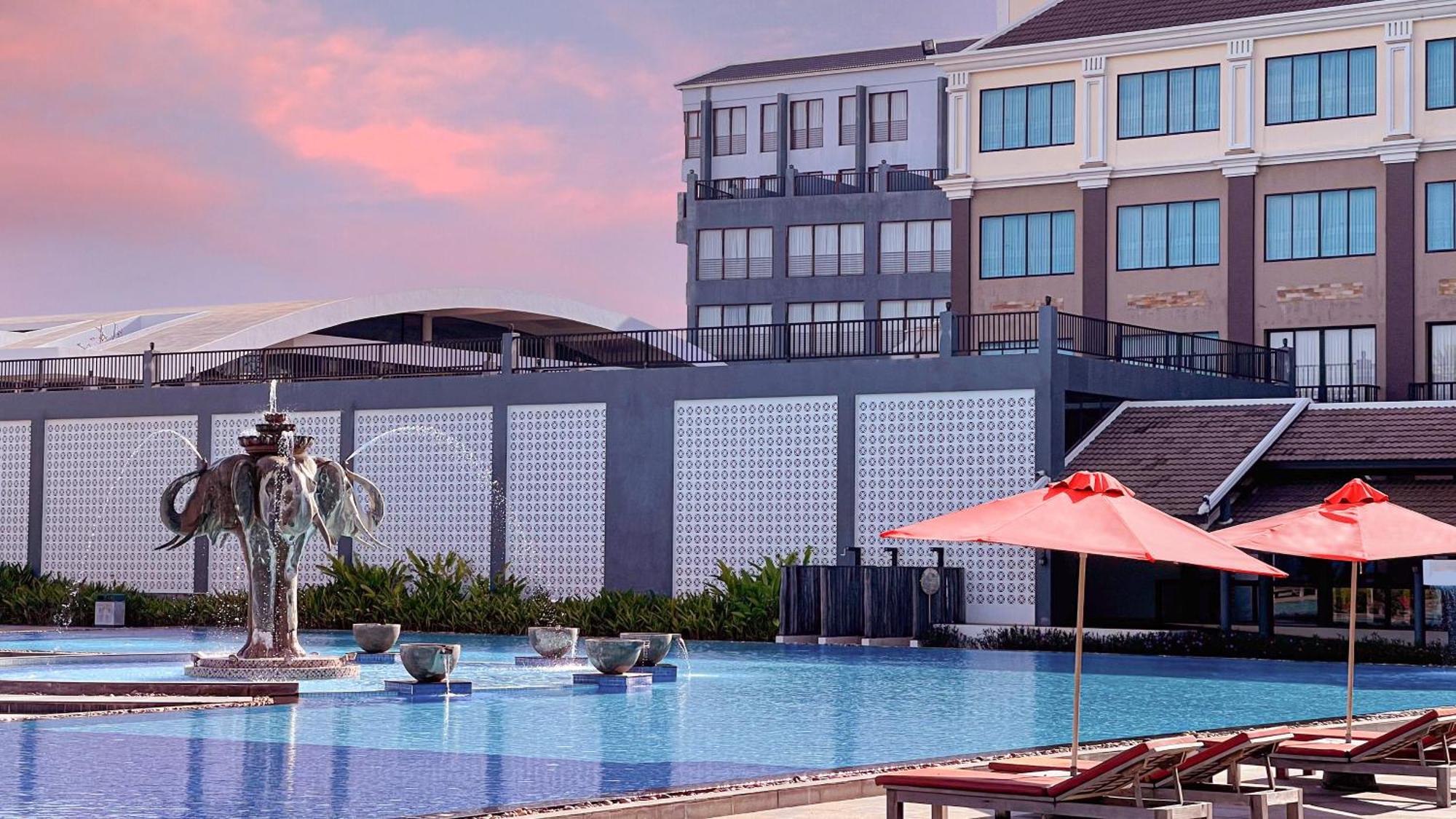 Pacific Hotel & Spa Siem Reap Exteriör bild