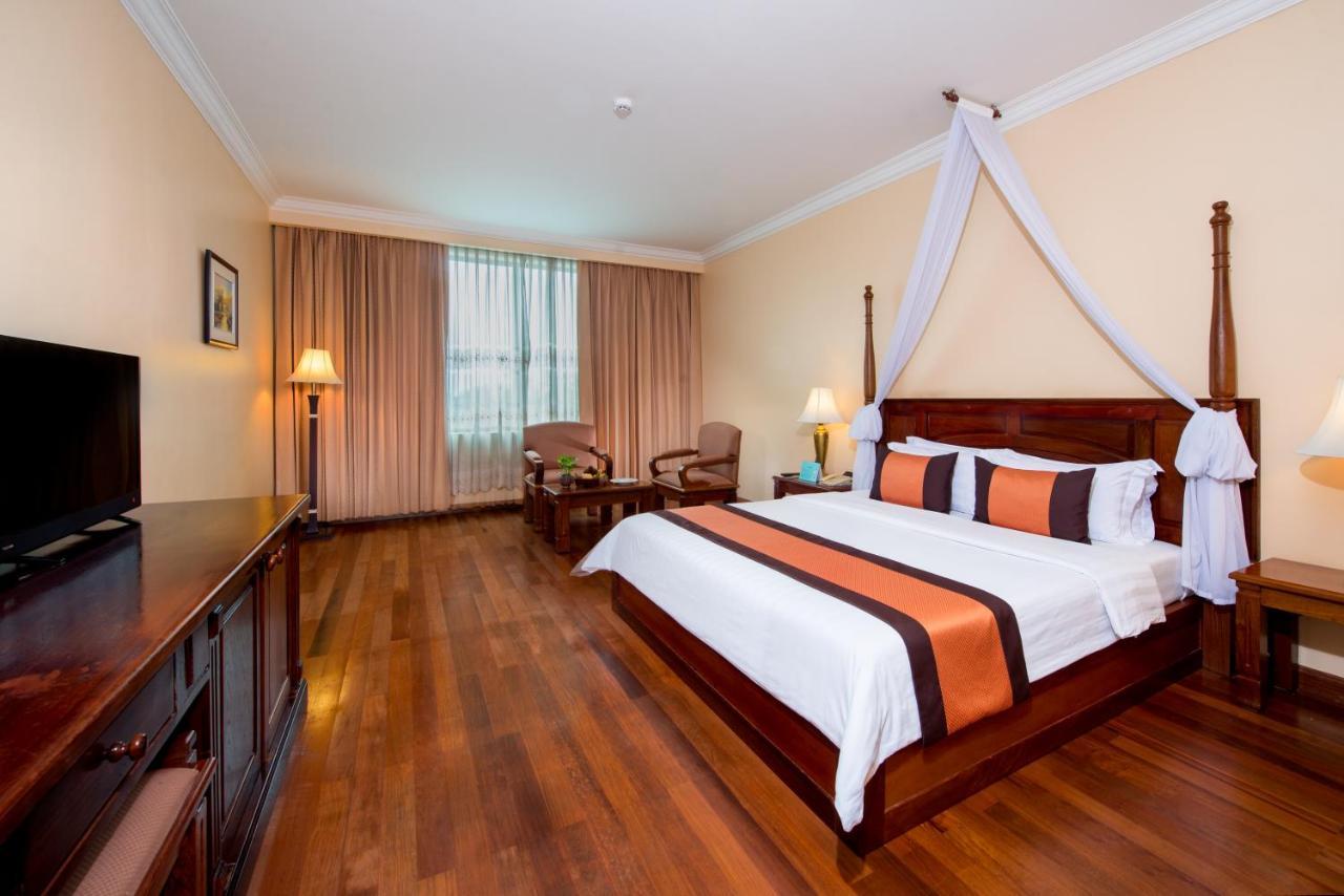 Pacific Hotel & Spa Siem Reap Exteriör bild