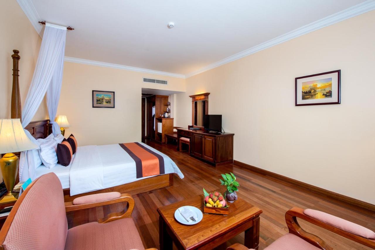 Pacific Hotel & Spa Siem Reap Exteriör bild